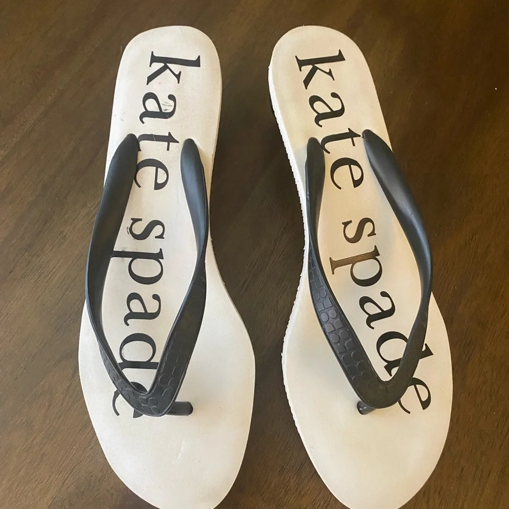 Kate Spade New York Black & White Sandals Sculpted  Round KittenHeel Y2k Size 10